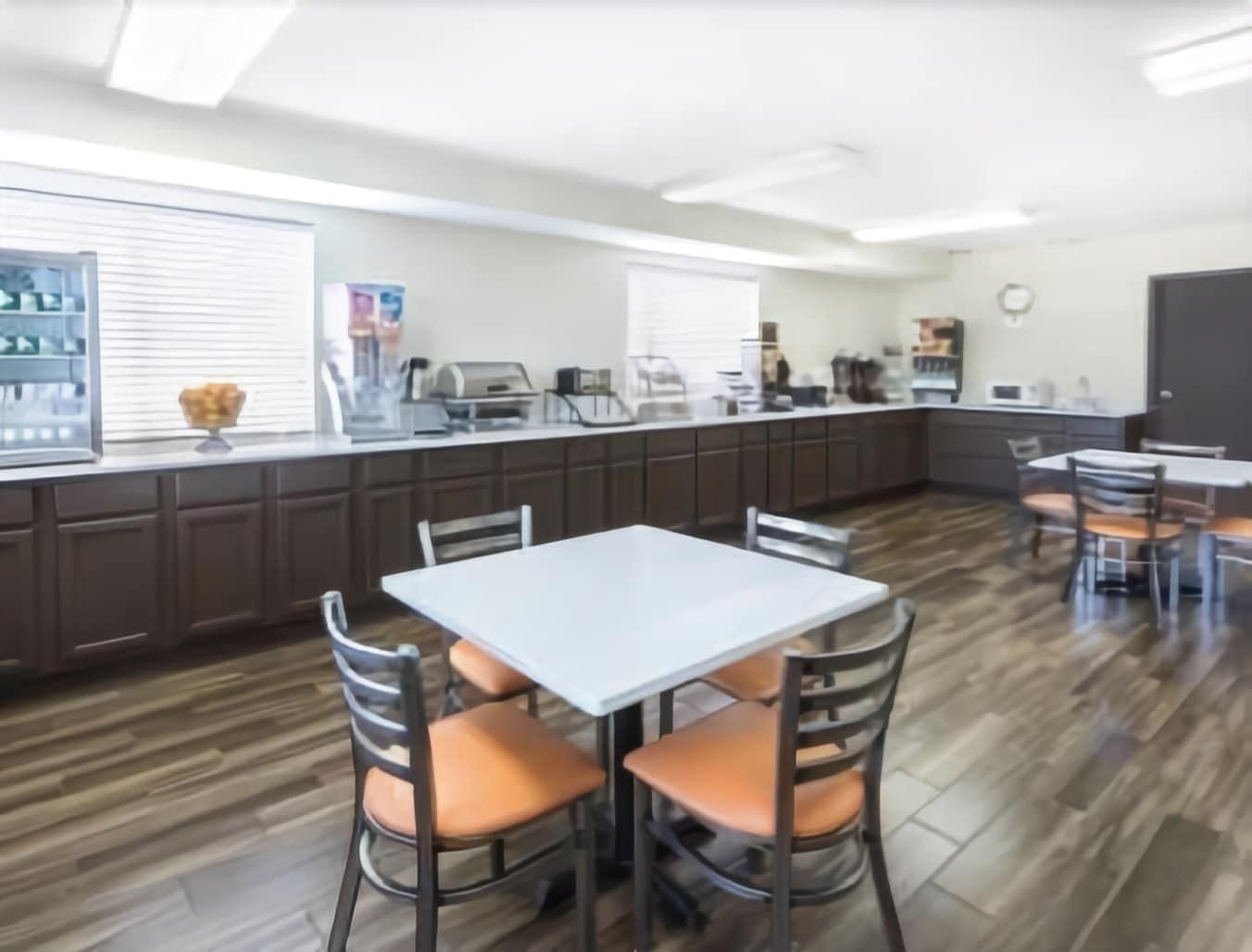 Super 8 By Wyndham Montgomery I-65 Экстерьер фото