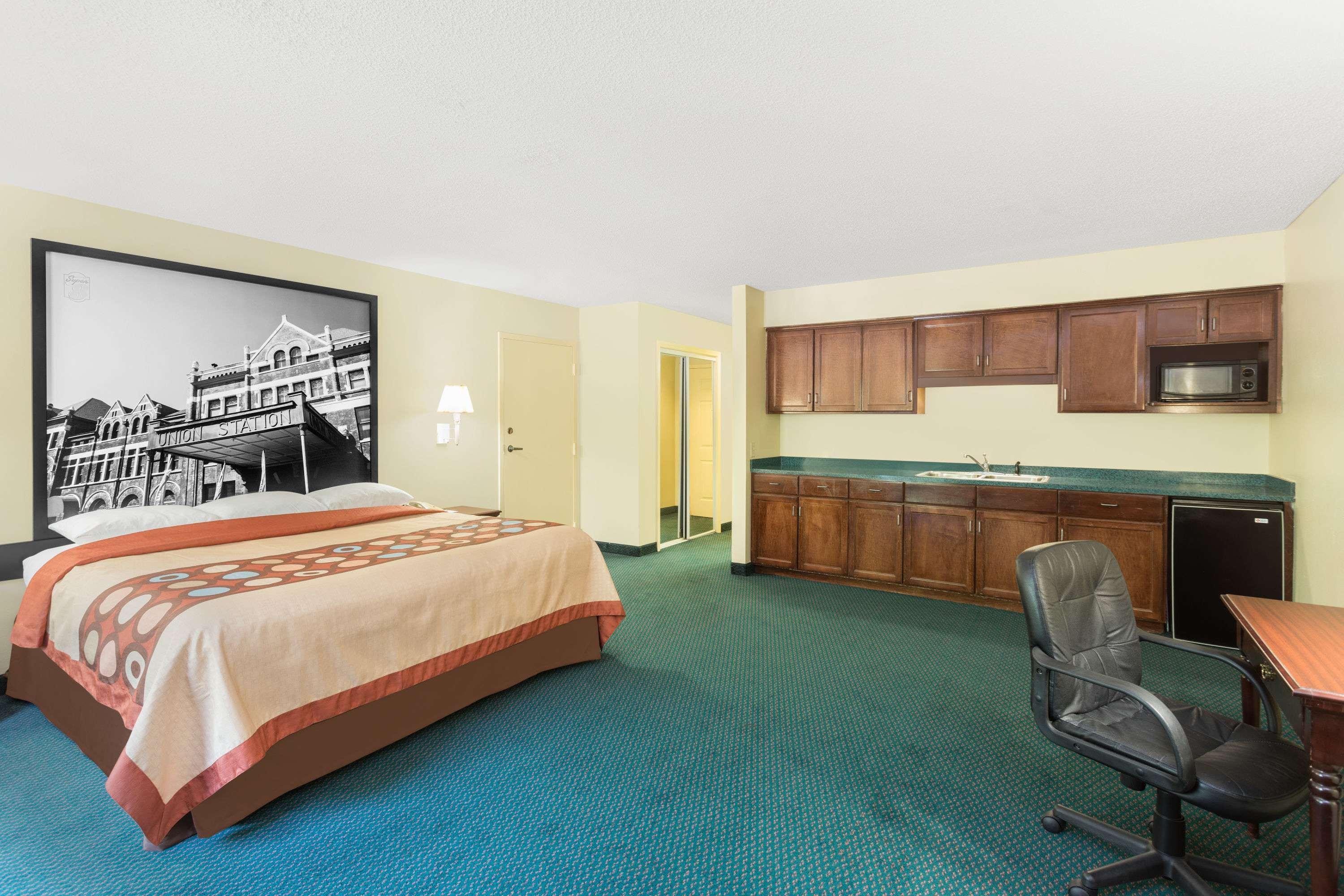 Super 8 By Wyndham Montgomery I-65 Экстерьер фото