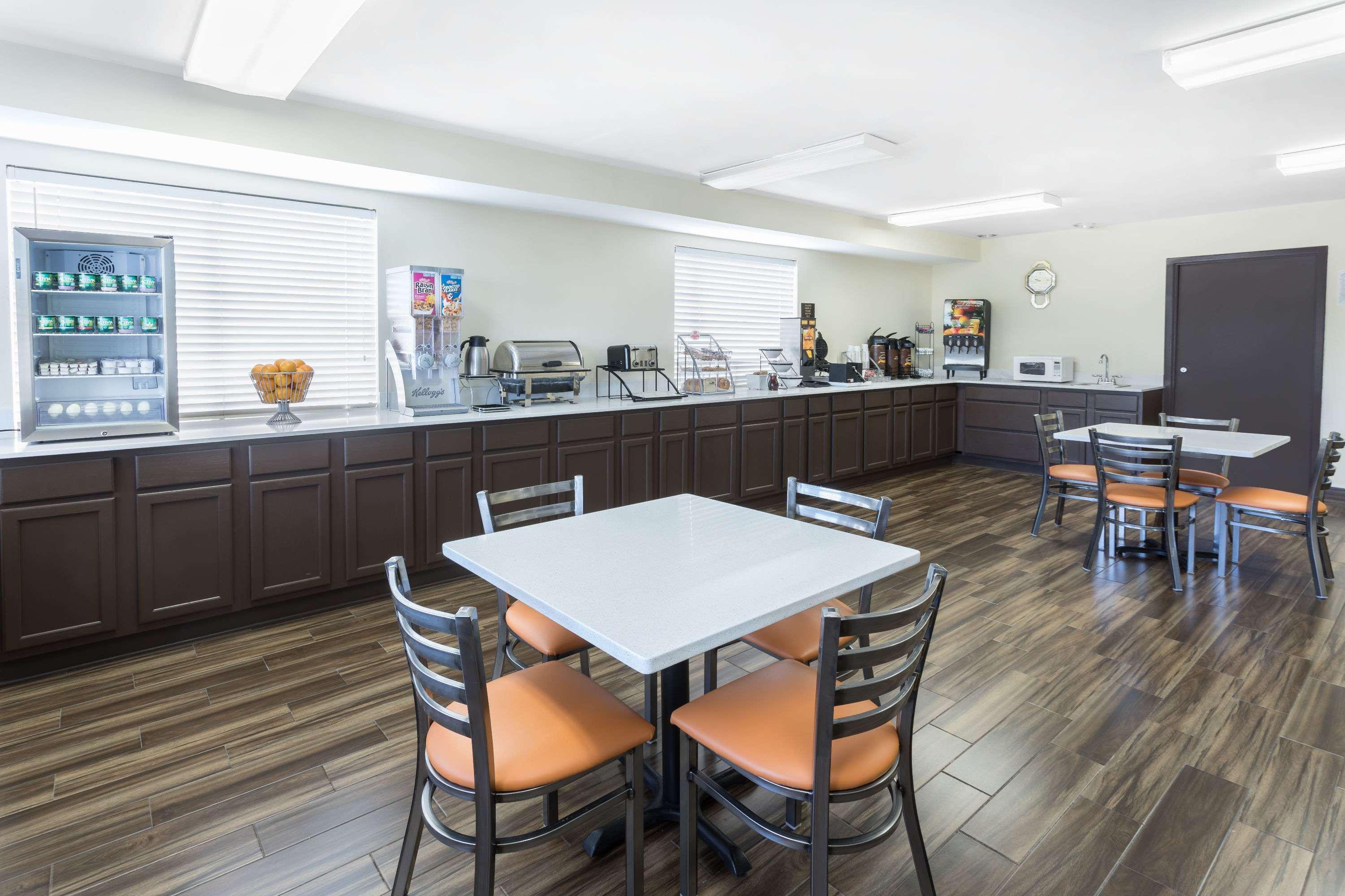 Super 8 By Wyndham Montgomery I-65 Экстерьер фото