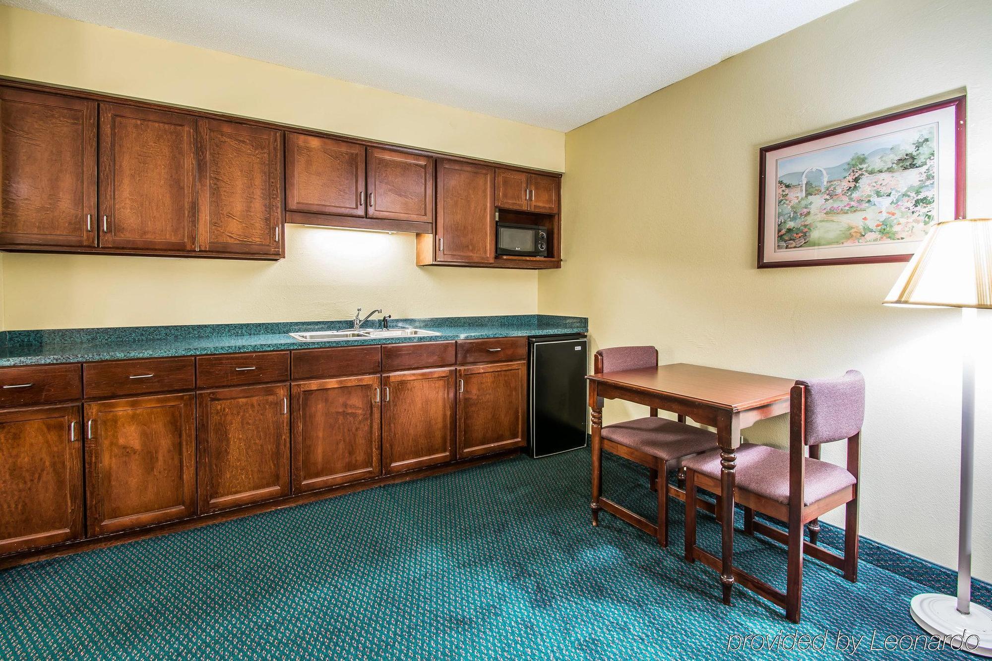 Super 8 By Wyndham Montgomery I-65 Экстерьер фото